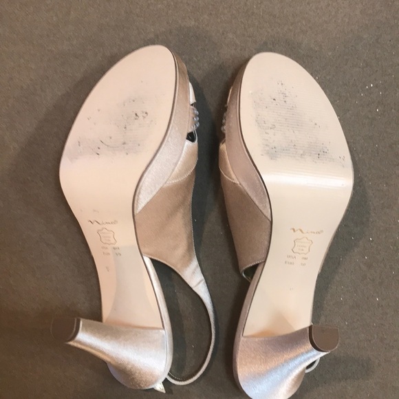 Like New Nina gold satin rhinestone heels - Picture 7 of 8
